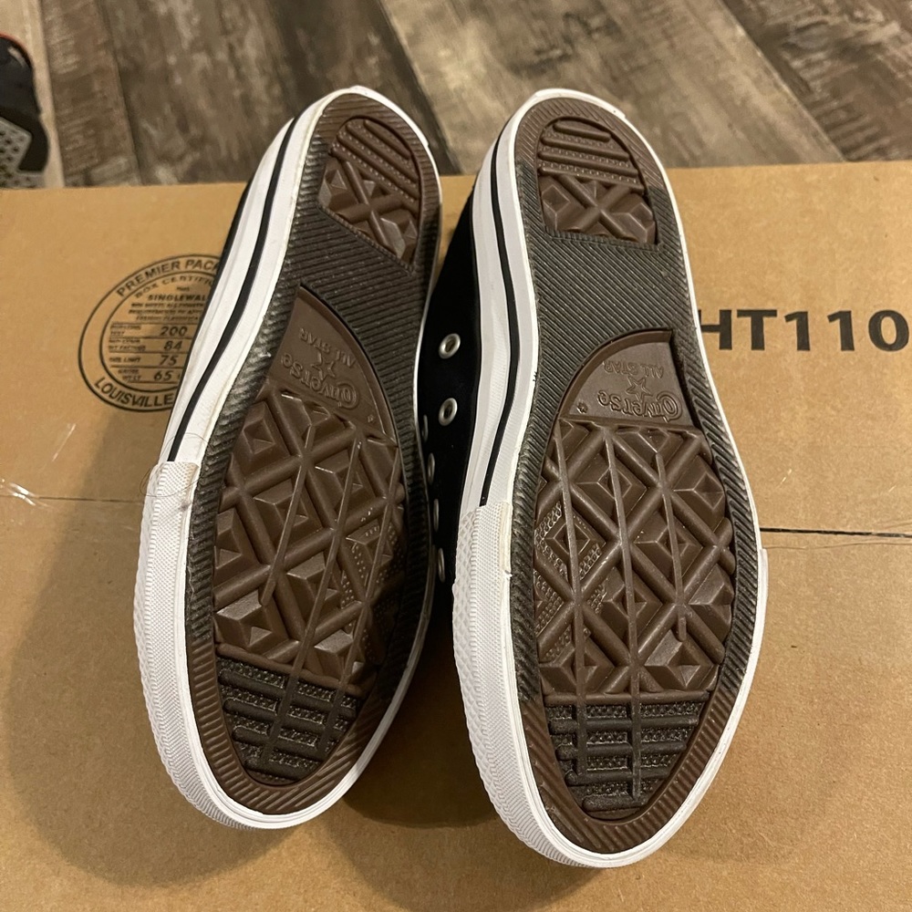 Converses - Picture 3 of 3